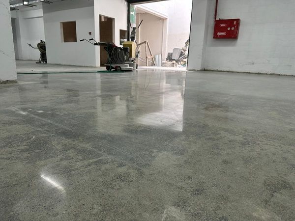 Eski Beton Zeminleri Yenilemenin En Etkili Yolu: Beton Silim ve Parlatma